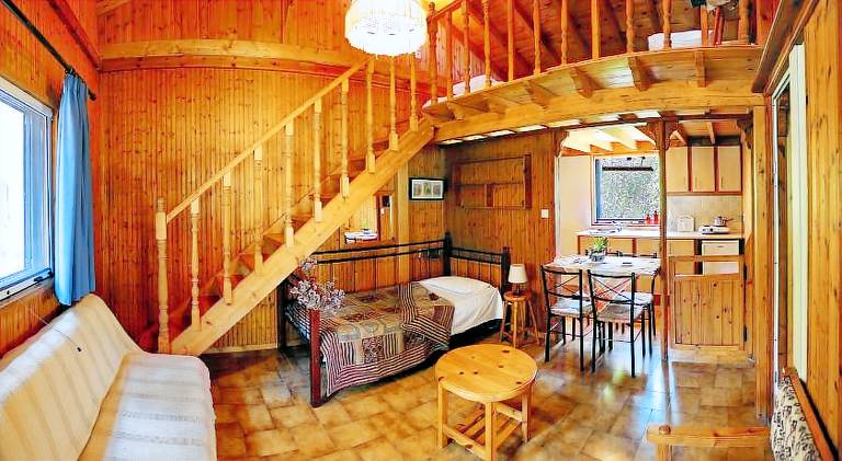 Serviced apartment with yard — photo 3