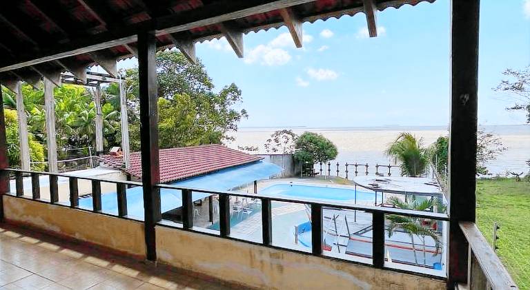 House with pool — photo 3