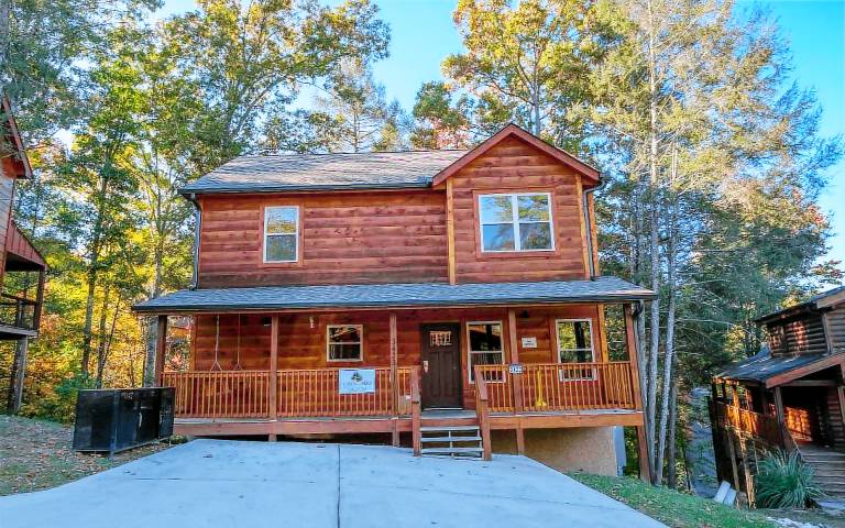 Cabin with jacuzzi, grill & pool | Mountain view — photo 5