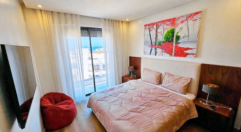 Apartment with pool — photo 2