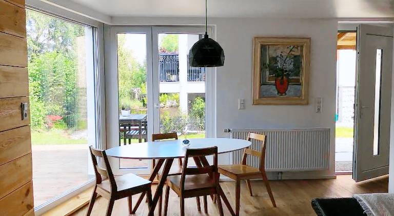 Apartment with yard & patio — photo 3