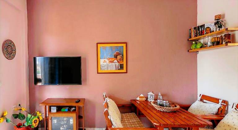 Fully equipped vacation home with terrace & yard | Pet-friendly — photo 3