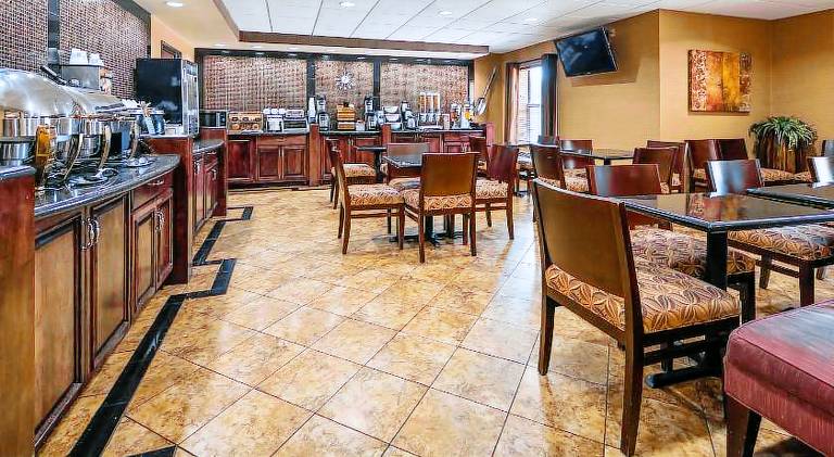 Best Western Plus Midwest Inn & Suites — photo 4