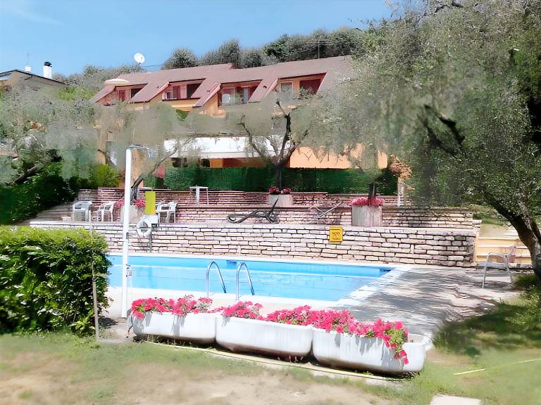 Serviced apartment with pool, hot tub & patio | Pet-friendly in Cavaion Veronese