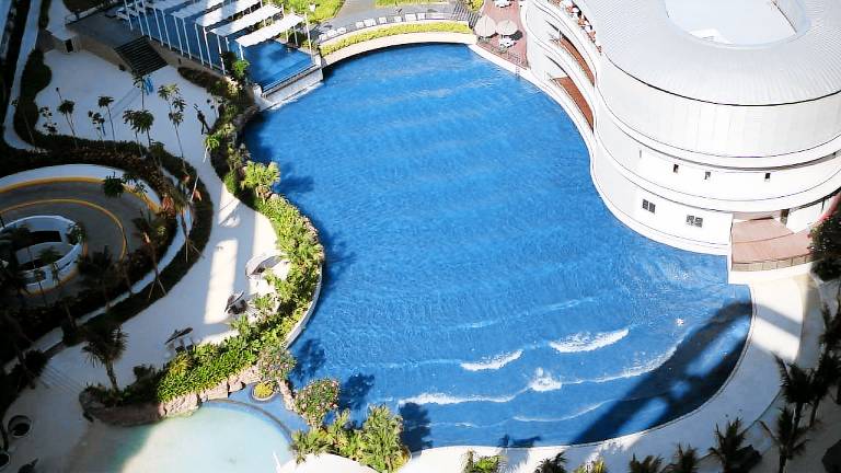 Lovely Condo Unit with Man Made Beach in Pasay