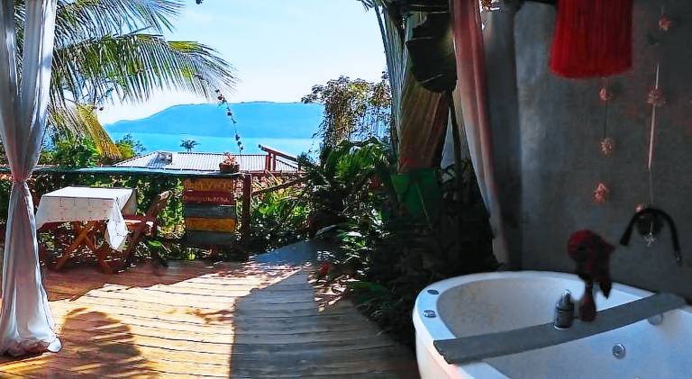Lodge with patio, grill & jacuzzi | Good for workation — photo 3