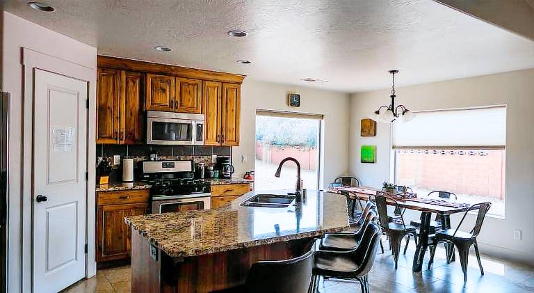 House with hot tub | Perfect for remote work | Pets are welcome — photo 3