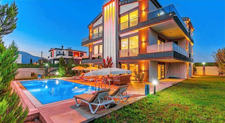 Villa with yard, grill & private pool | Pet-friendly in Antalya
