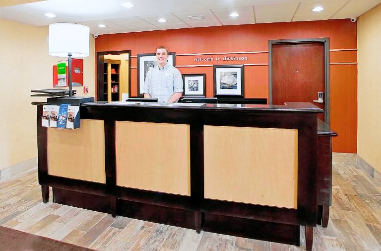 Hampton Inn & Suites Dickinson — photo 4