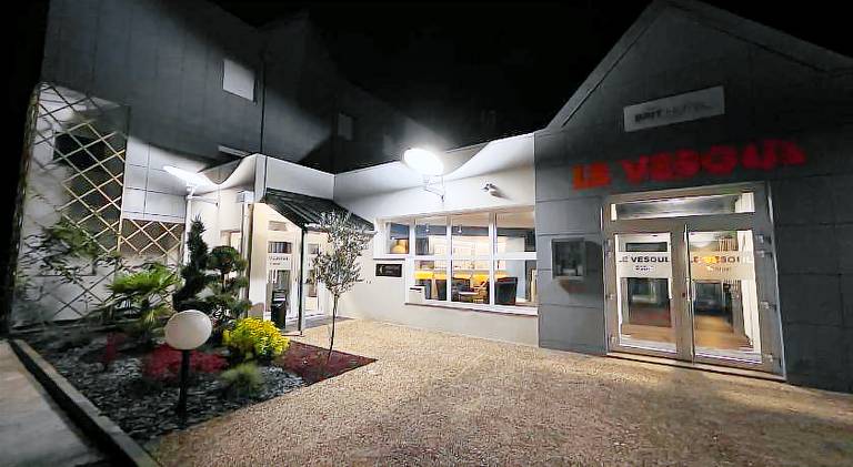 BRIT HOTEL LE VESOUL — photo 3