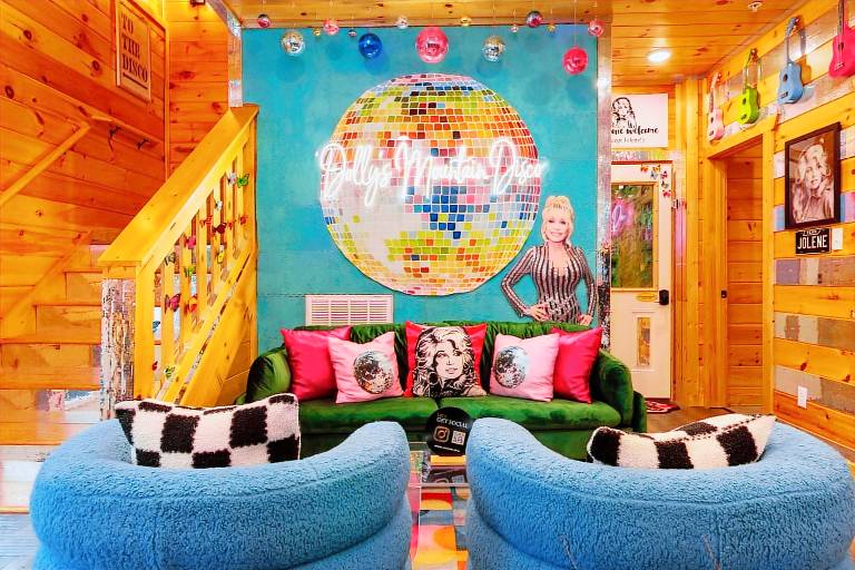 Heated Pool, Arcades, Hot Tub, Sauna, Dolly Vibes — photo 3