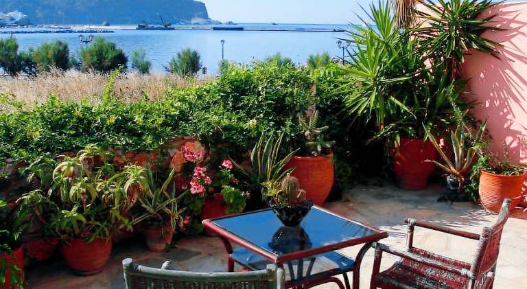 Apartment with garden & patio | Perfect for remote work — photo 4