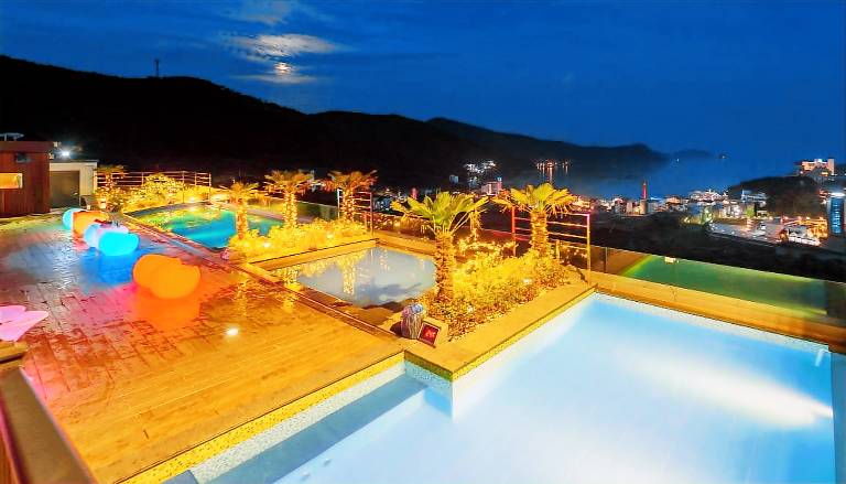 Friemily Pool Villa & Hotel