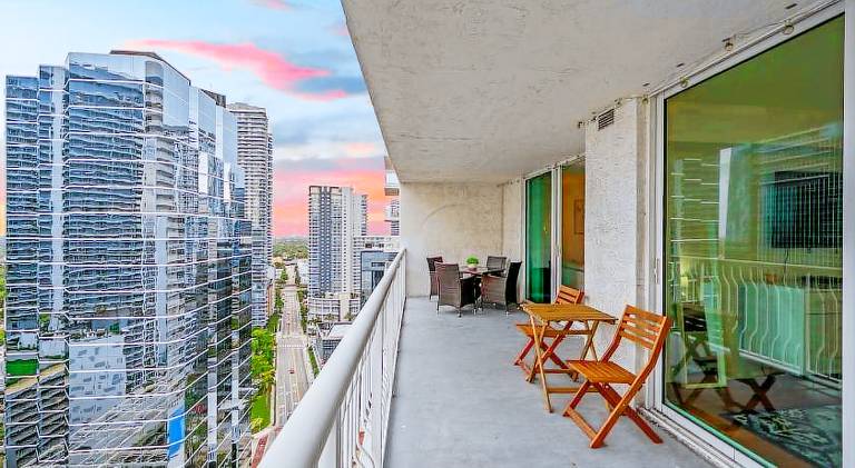 Apartment with jacuzzi & pool — photo 5
