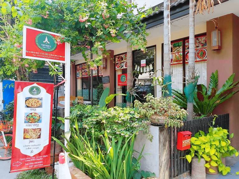 Vacation home with terrace & garden | Next to Wat Suan Dok | Perfect for remote work | Pets allowed — photo 4
