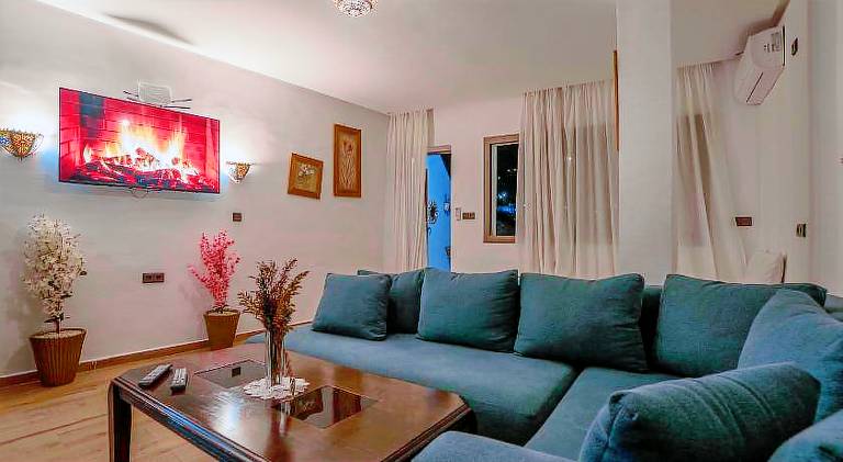 Serviced apartment with patio — photo 2