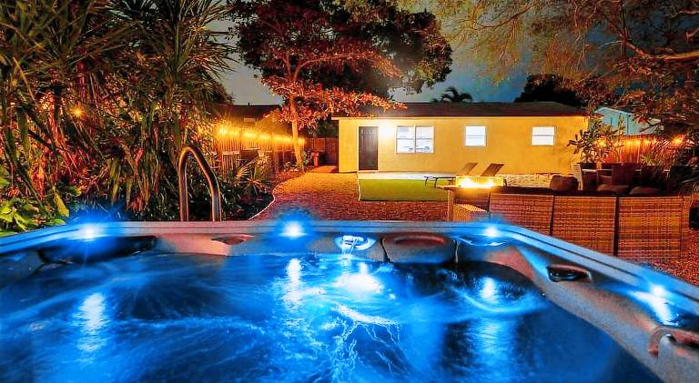 Vacation home with jacuzzi | Pet-friendly — photo 2