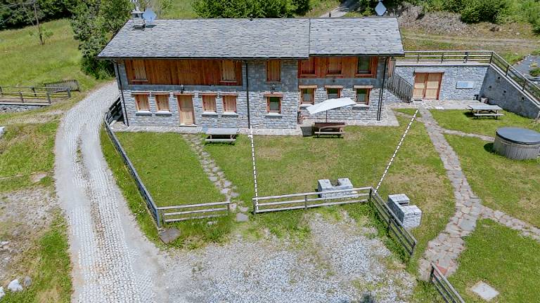 Apartment with grill & yard | Garden view — photo 2