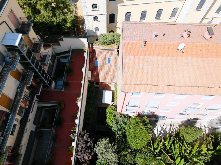 Holiday apartment with jacuzzi & patio | Close to Piazza Maggiore | Pets allowed — photo 3