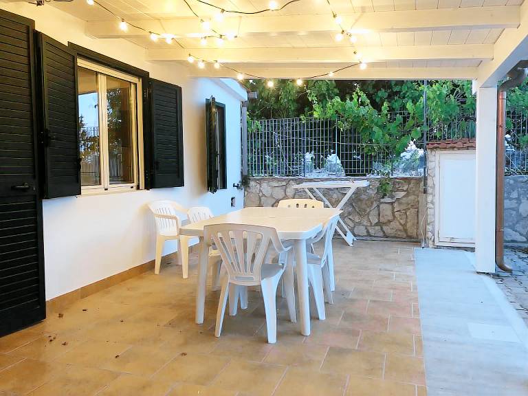 Charming holiday apartment with barbeque & garden | Garden view | Beach nearby | Pet-friendly — photo 4