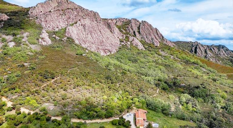 Charming villa with patio, garden & private pool | Good for workation | Pet-friendly in Cáceres
