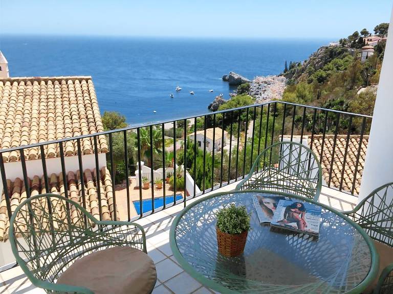 Villa Marina del Este with Sea View, Terrace & Wi-Fi — photo 4