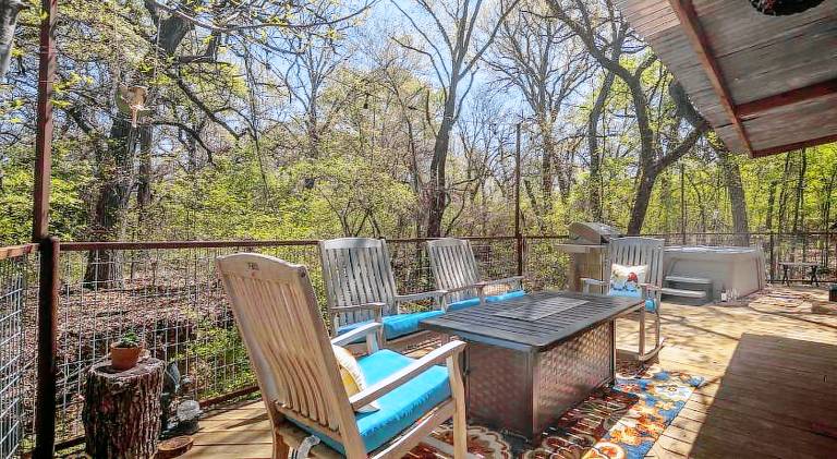Vacation home with hot tub — photo 3