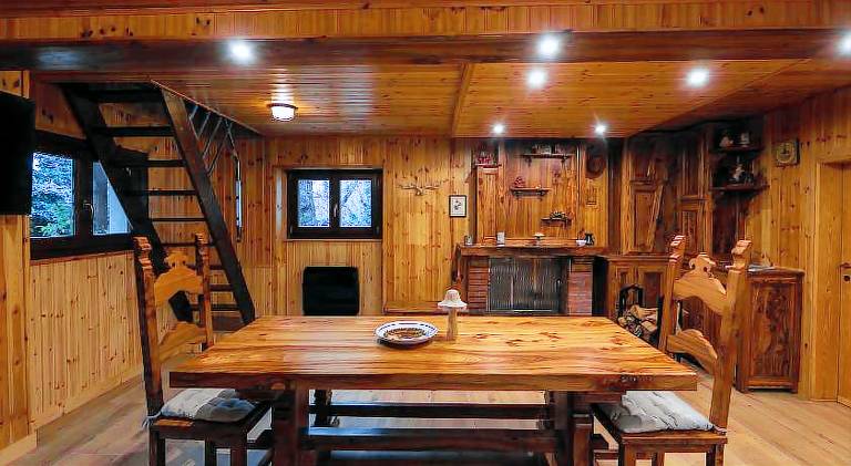 Chalet with hot tub | Pet-friendly — photo 4