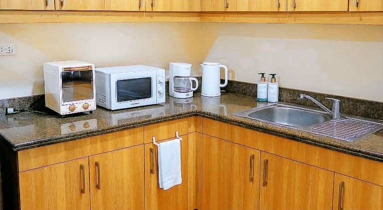 Serviced apartment with patio — photo 5