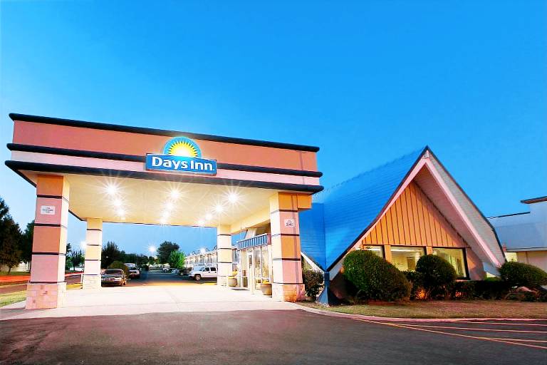 Days Inn by Wyndham Norman — photo 5