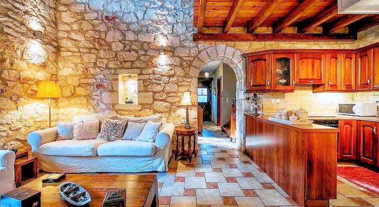 Villa with private pool, BBQ & hot tub | Good for workation — photo 2