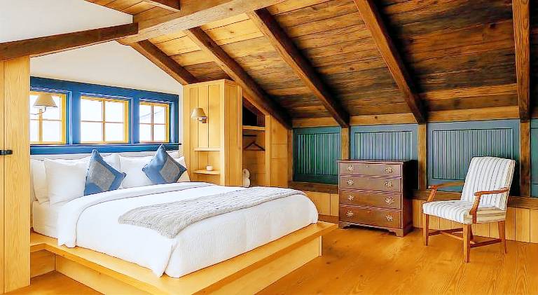Magical Post and Beam Loft Downtown Newport! — photo 2