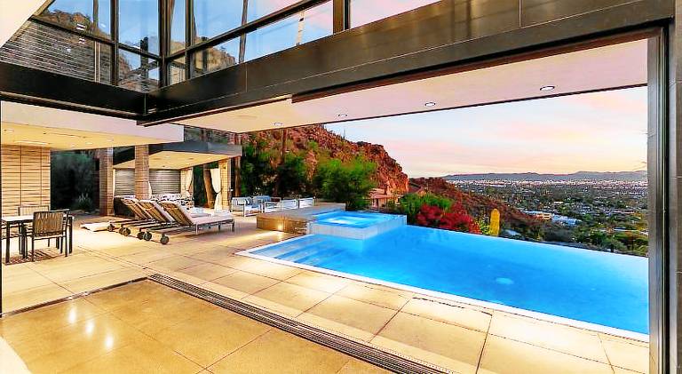 House with hot tub & pool — photo 2