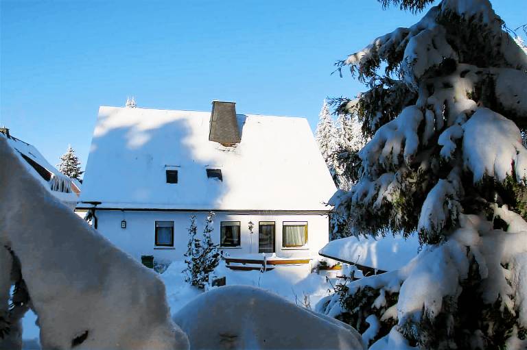 Holiday apartment with baby cot and high chair in Winterberg-Altastenberg — photo 2