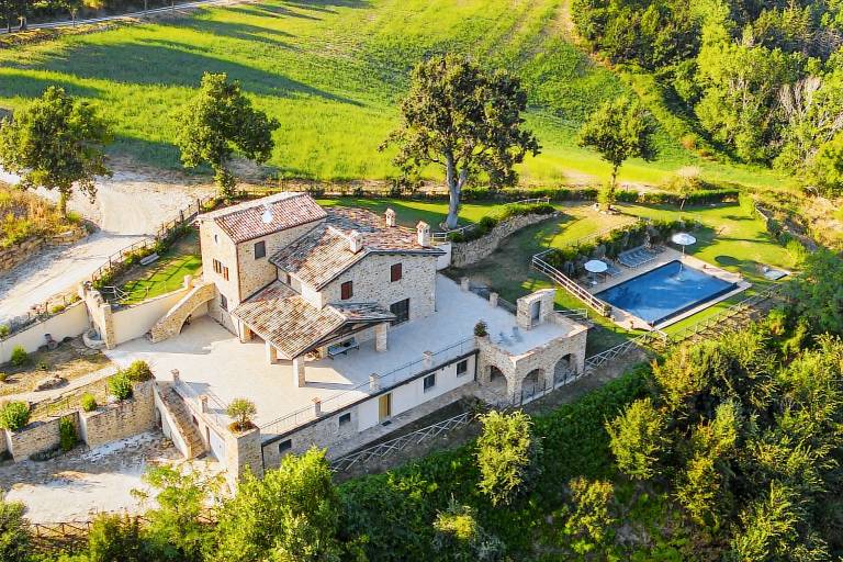 Ferienhaus in Castelraimondo f&uuml;r max. 18 Personen