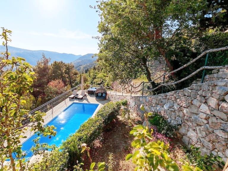 Apartment with patio, private pool & BBQ | Mountain view | Pets are welcome — photo 3