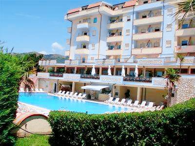 Serviced apartment with terrace, pool & barbecue in Cosenza