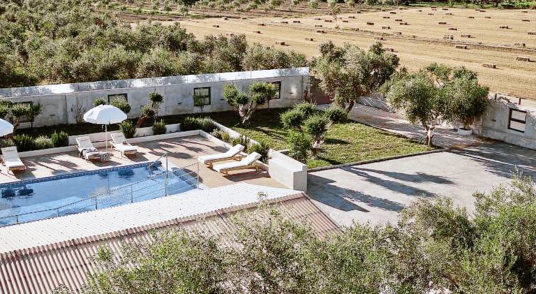 Fully equipped lovely villa with garden, private pool & barbeque | Suitable for remote work | Dogs allowed — photo 4