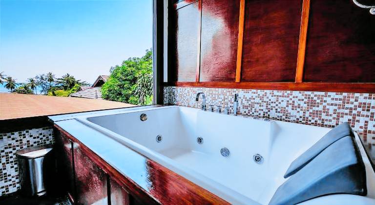 Villa with hot tub & pool — photo 5