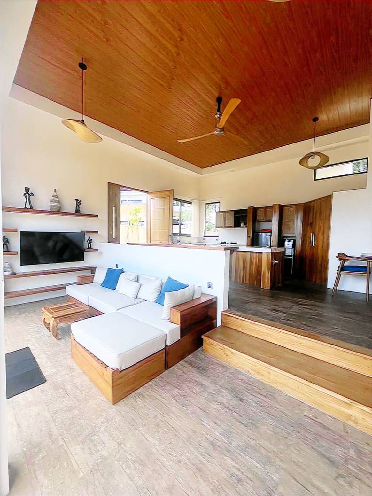 Vacation home with pool, jacuzzi & yard in Bali