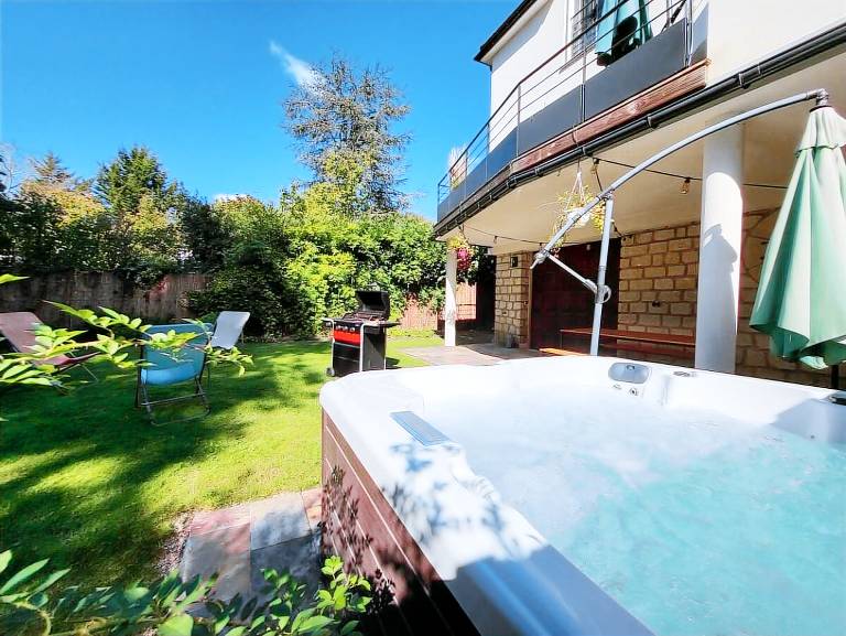 Children-friendly villa with garden, grill & jacuzzi | Good for workation | Pet-friendly — photo 4