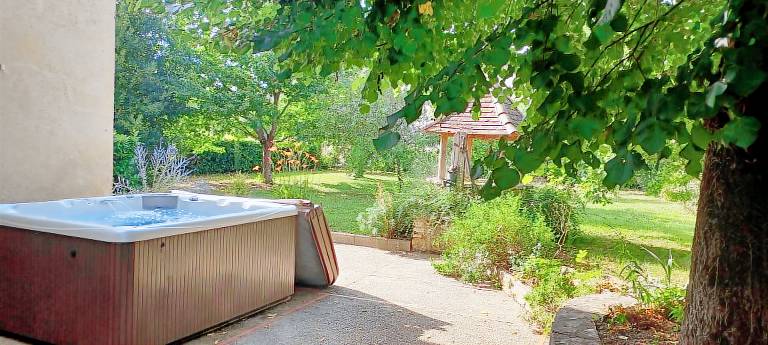 Gite with patio & yard — photo 2
