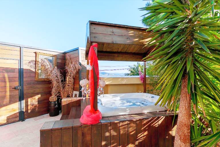 Wonderful vacation home with private pool, barbeque & sauna | Mountain view | Pets allowed — photo 5