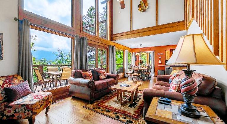 House with jacuzzi in Gatlinburg, TN