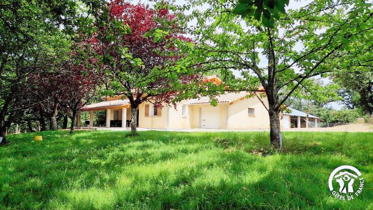 Fully equipped gite with BBQ, garden & patio | Dogs allowed — photo 3