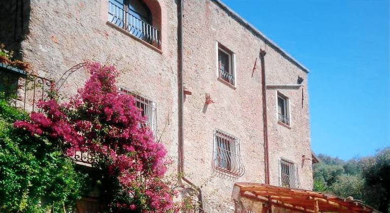 Farm with garden & terrace in Loano