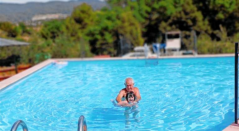 Children-friendly holiday apartment with terrace, garden & pool | Pets are welcome in Terni