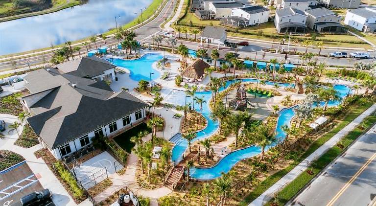House with pool in Kissimmee, FL