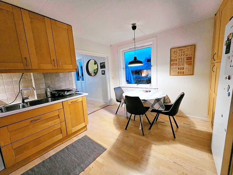 Family-friendly rental apartment with hot tub, yard & BBQ | Pets allowed — photo 4