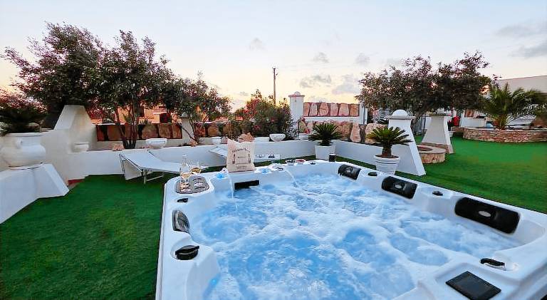 Wonderful holiday apartment with patio, yard & hot tub | Pet-friendly — photo 2
